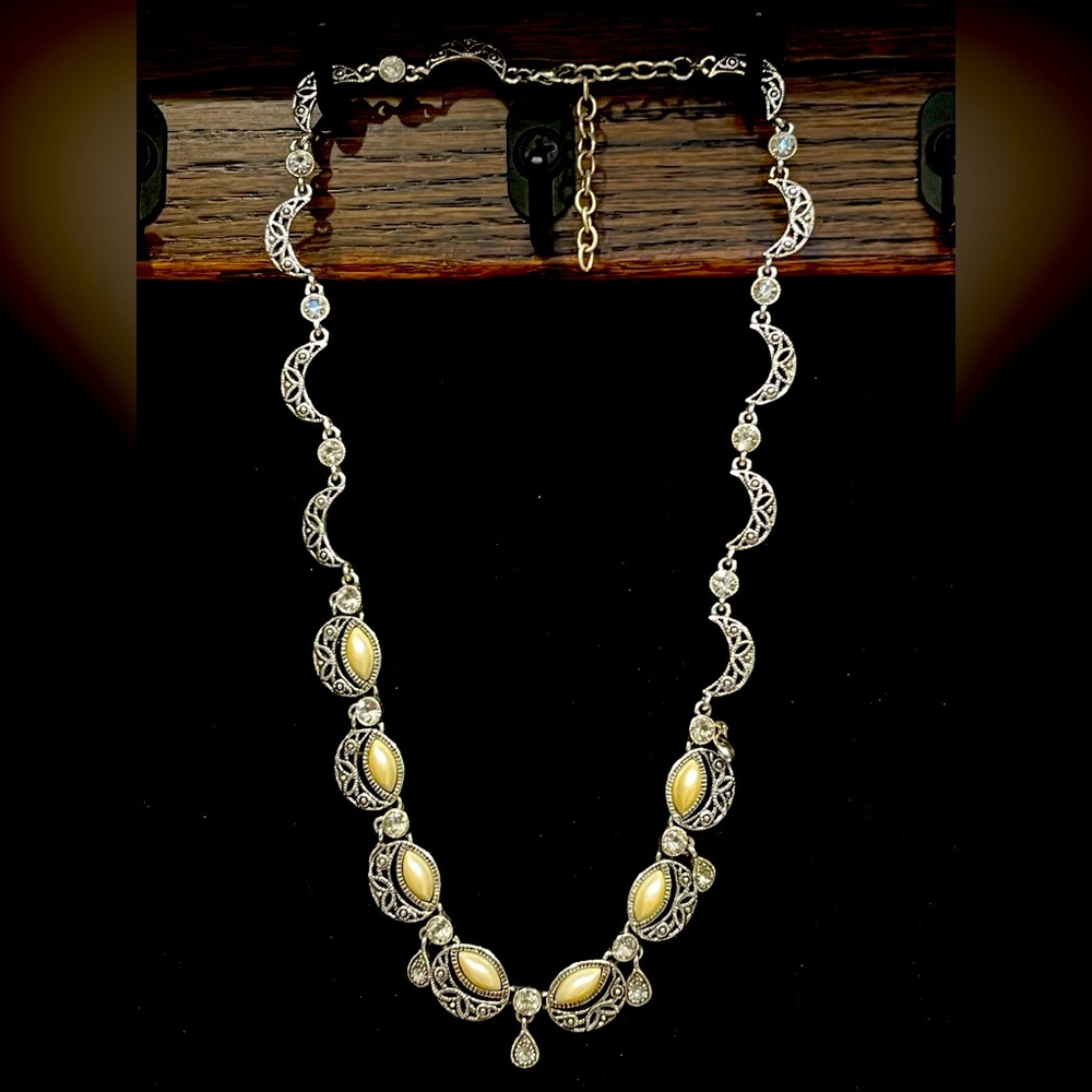 Necklace and earring set